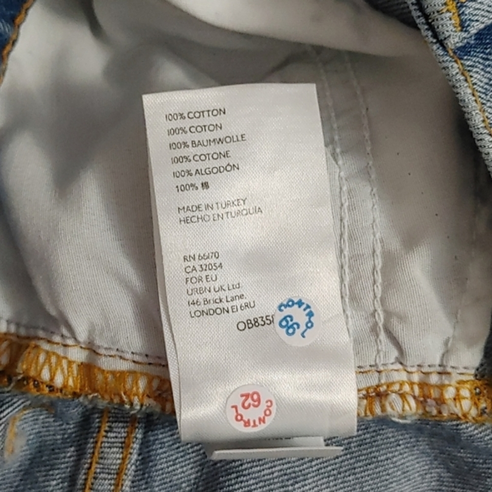 BDG High Rise Ripped Mom Jeans - Picture 5 of 11